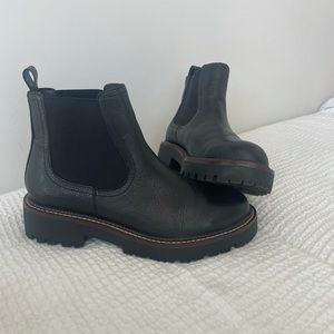 New!! Black Chelsea Boutique Boots
